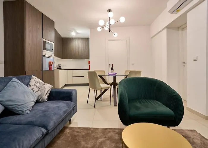 Luxury & Beach 2 Min Away