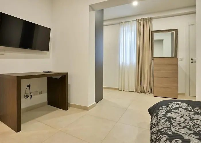 Luxury & Beach 2 Min Away