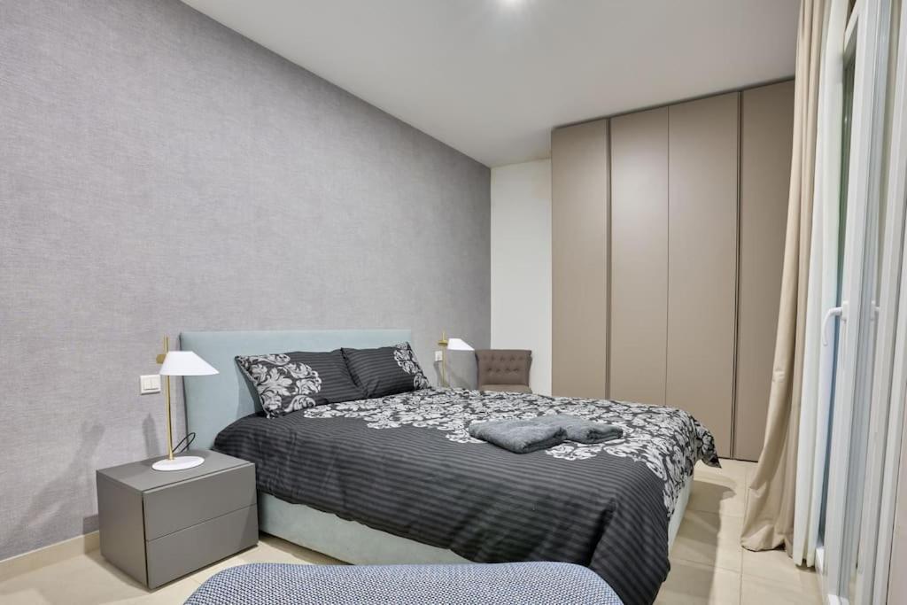 Luxury & 2 Min Away San Giuliano